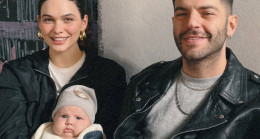 Bebeğinin yüzünü gösterdi