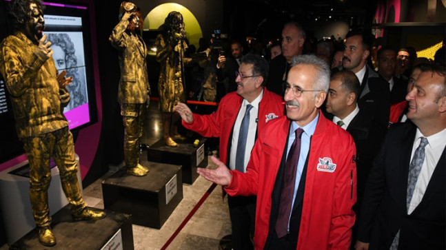 Bakan Uraloğlu Bilim Festivali’ni ziyaret etti