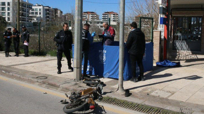 Kamyonete çarpan motosikletin sürücüsü öldü